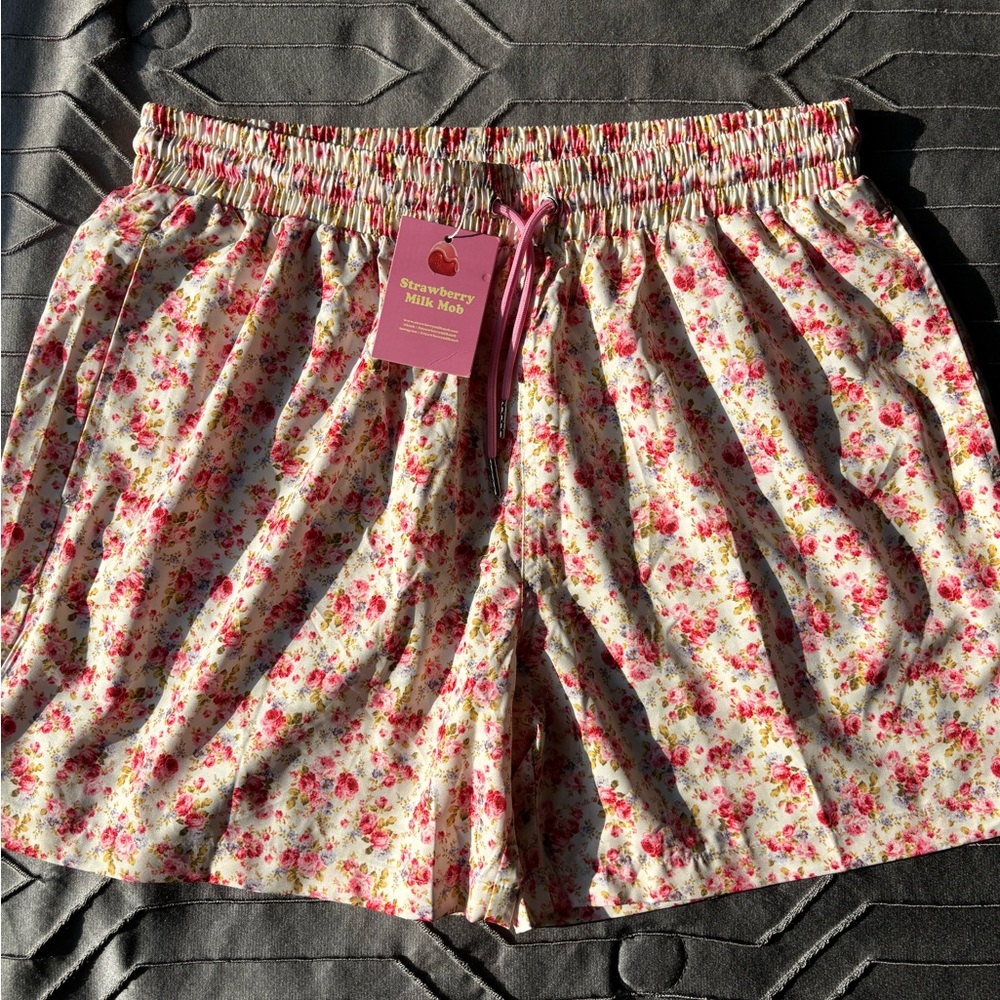 Strawberry Milk Mob Men Young Love Short

size: X-large